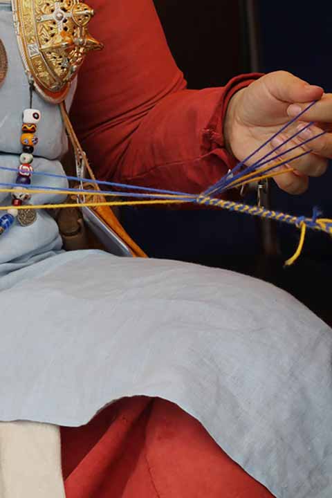 Мастер-класс: два способа плетения шнурков