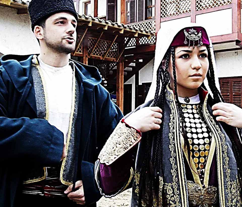 Реконструкция традиционных костюмов крымских татар середины XIX в.
