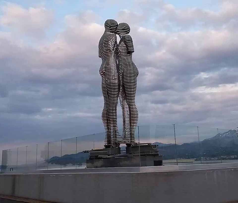 Статуя «Мужчина и женщина»