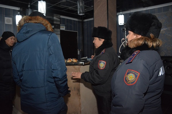 За прогулки с детьми будут наказывать полицейские жителей Петропавловска