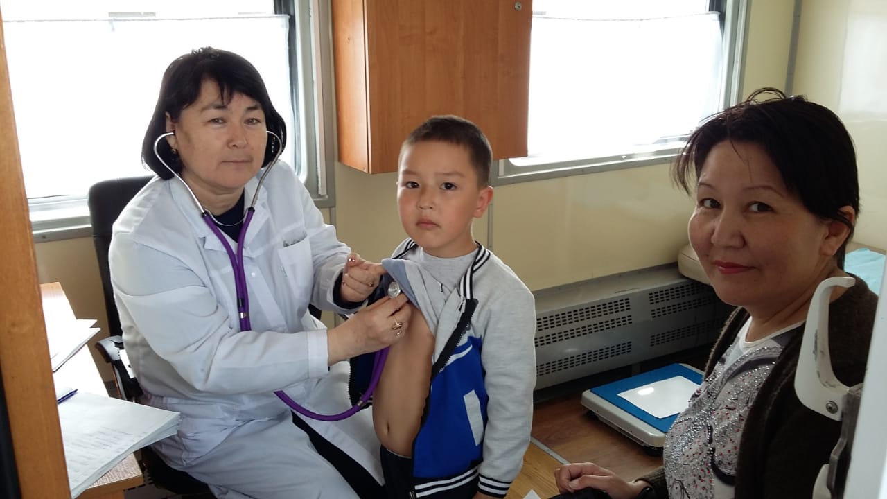  Жителей отдалённых сёл на севере Казахстана обследуют столичные медики