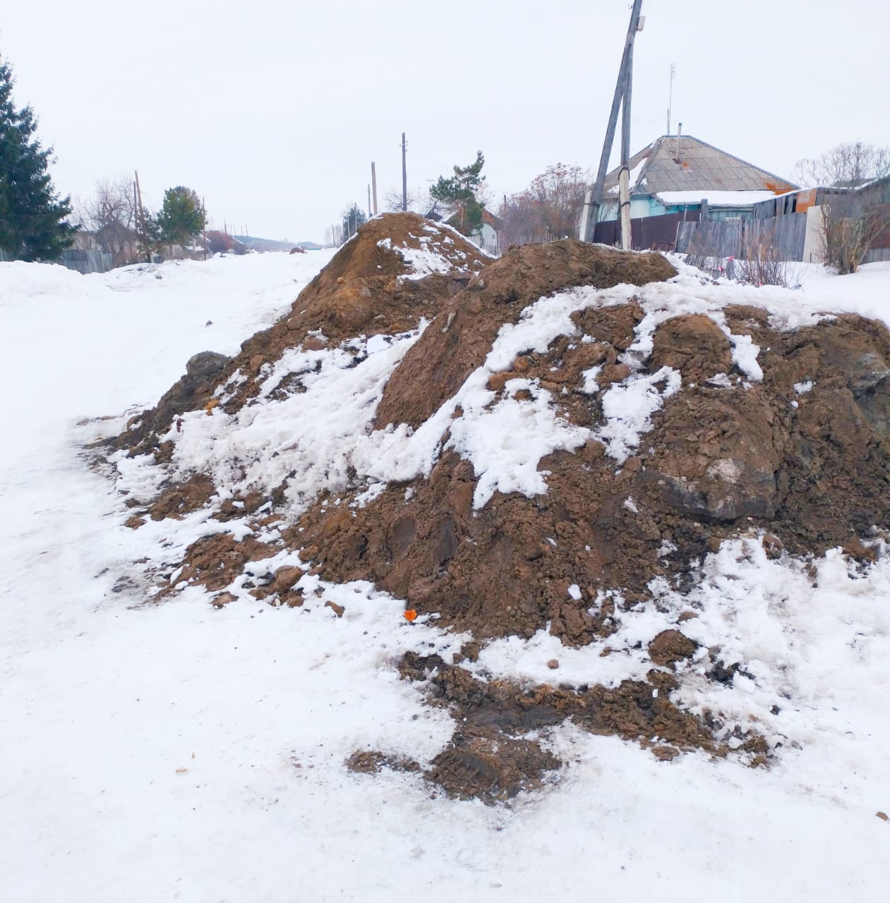 Жители деревни на севере Казахстана боятся утонуть в грязи