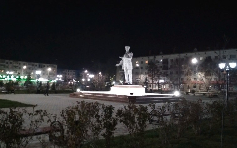 Как выглядит ночью Привокзальная площадь Петропавловска