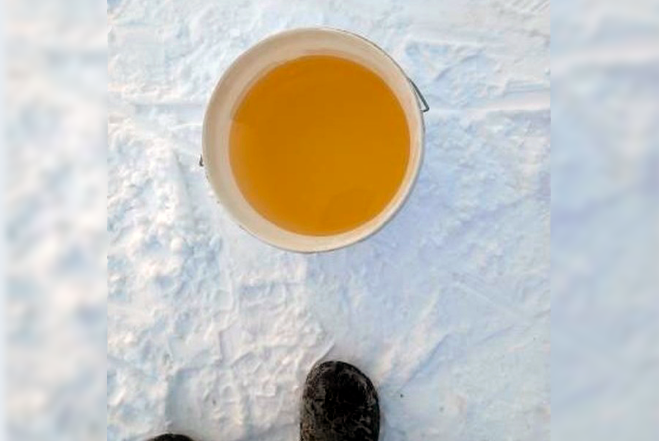 Жители села на севере Казахстана пьют воду апельсинового цвета