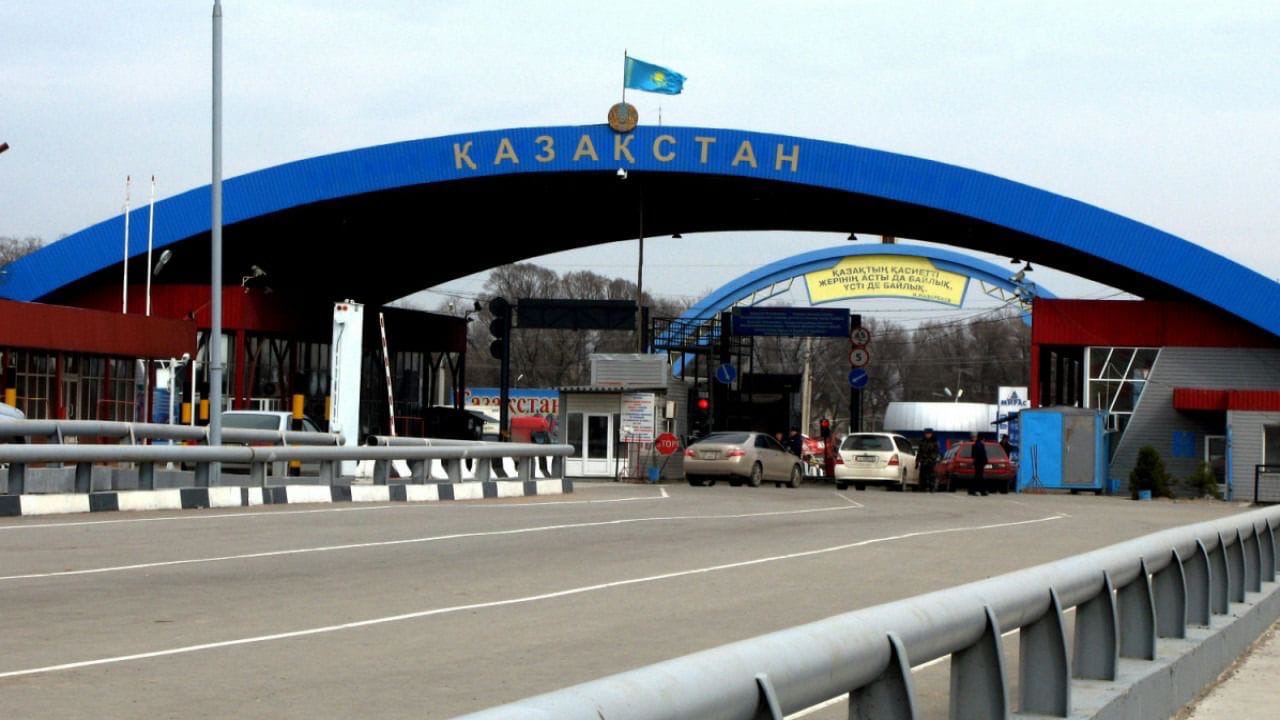 Посольство Казахстана в России опубликовало порядок пересечения границы на фоне слухов о ее открытии