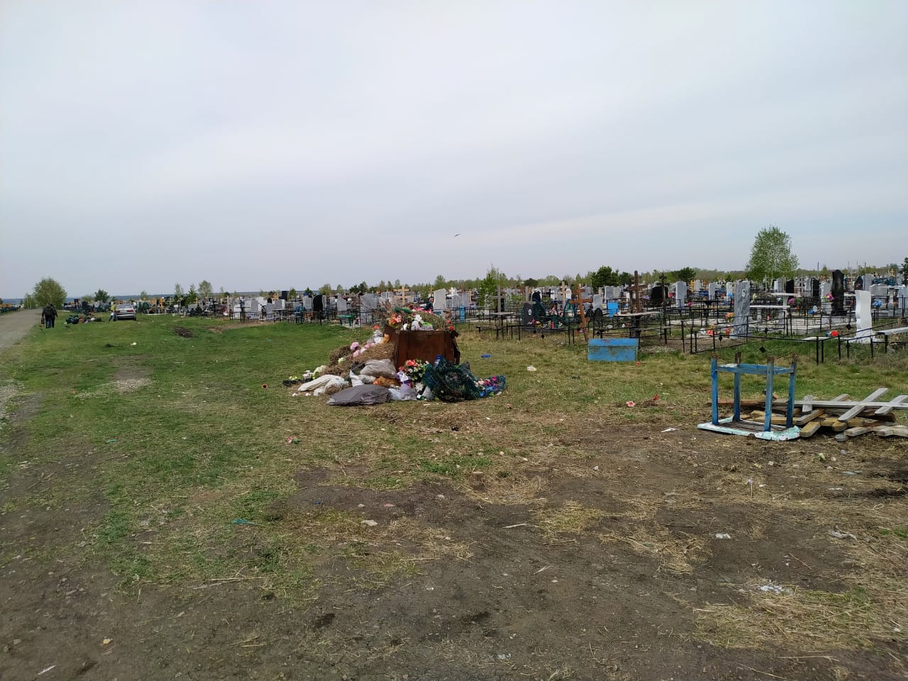 Выкопали ров и хлопают в ладоши, — общественники о кладбище в Новопавловке