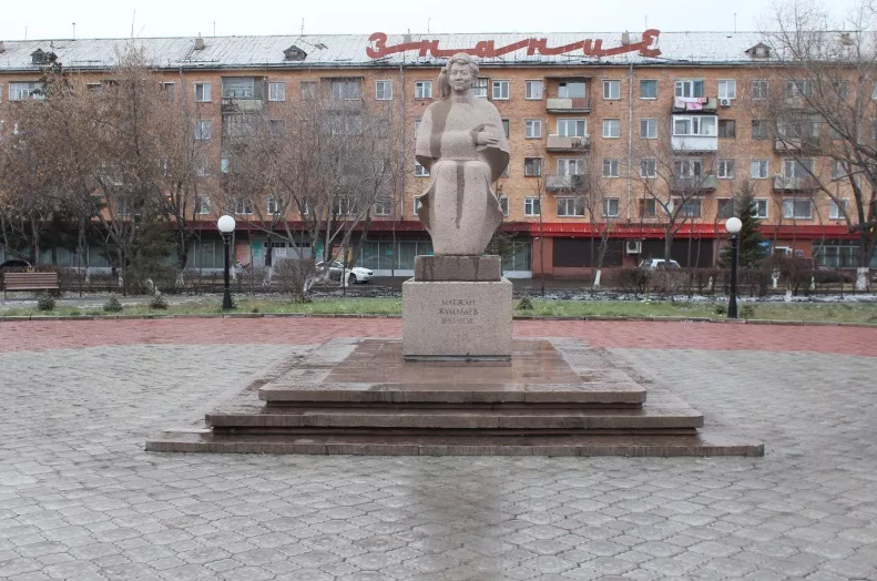 Памятники в петропавловске в казахстане