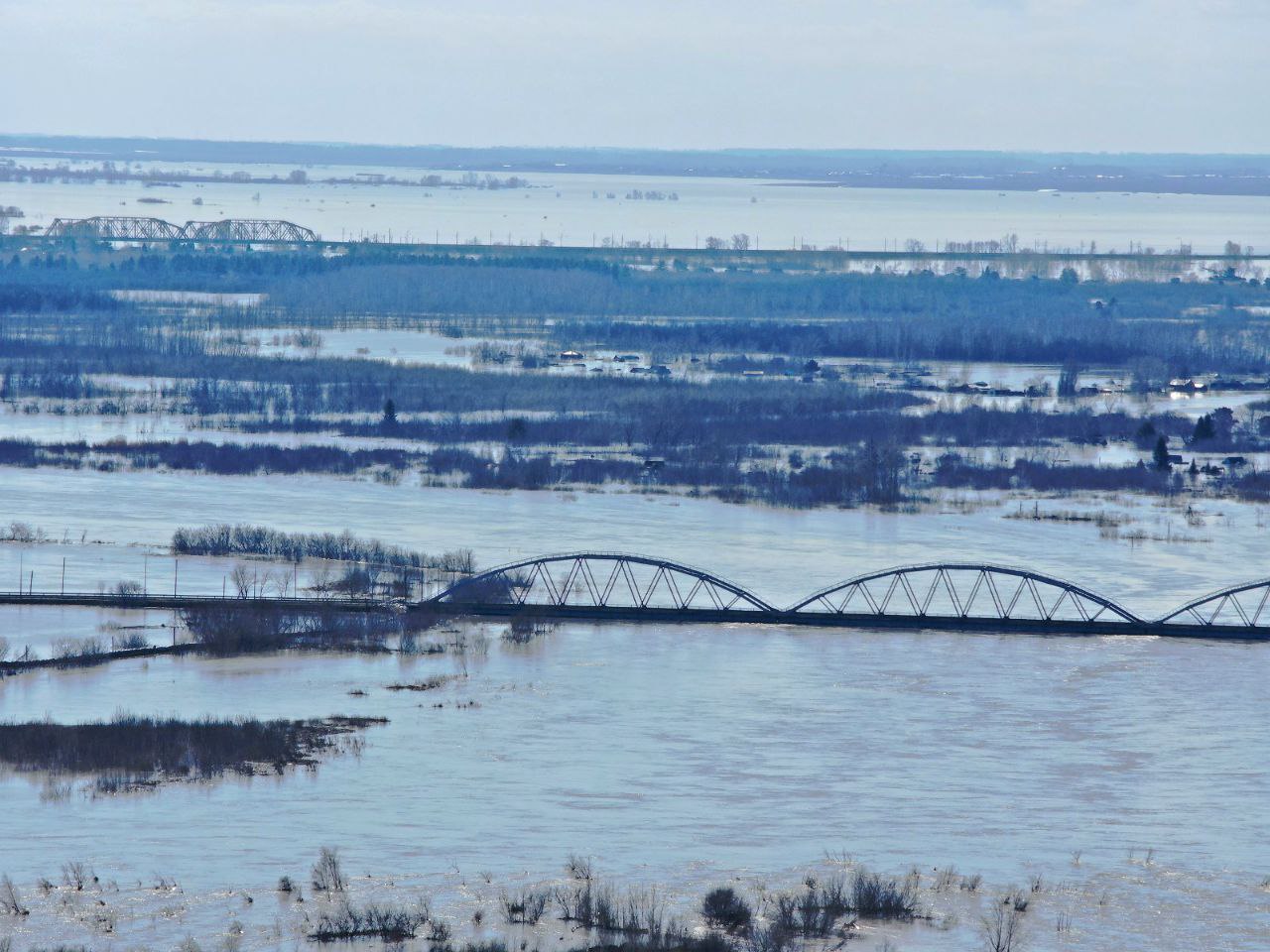 В Петропавловске за сутки уровень воды на реке Ишим снизился на 30 см