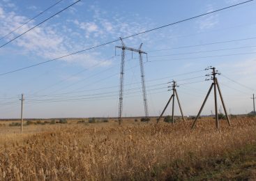 На севере Казахстана строят новую линию электропередачи в Кызылжарском районе