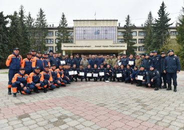 В Петропавловске проводили военных и спасателей из других регионов, помогавших в борьбе с наводнением
