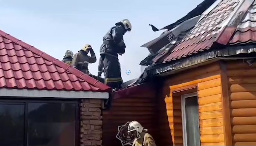 В Петропавловске 24 пожарных тушили баню частного дома
