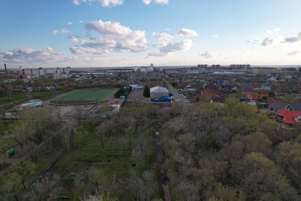 Петропавловск с высоты птичьего полета, городской парк, дрон