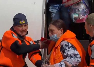 В Петропавловске спасатели помогли беременной женщине из подтопленного района