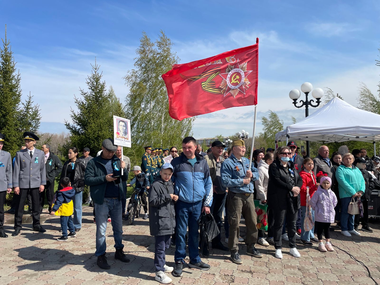 В Петропавловске в День Победы горожан просили убрать «Знамя Победы»