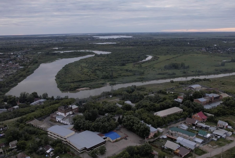 На этом месте была крепость святого Петра, с которой начался город Петропавловск в Северном Казахстане, сейчас на этом месте завод Изолит и сохранилась часть построек