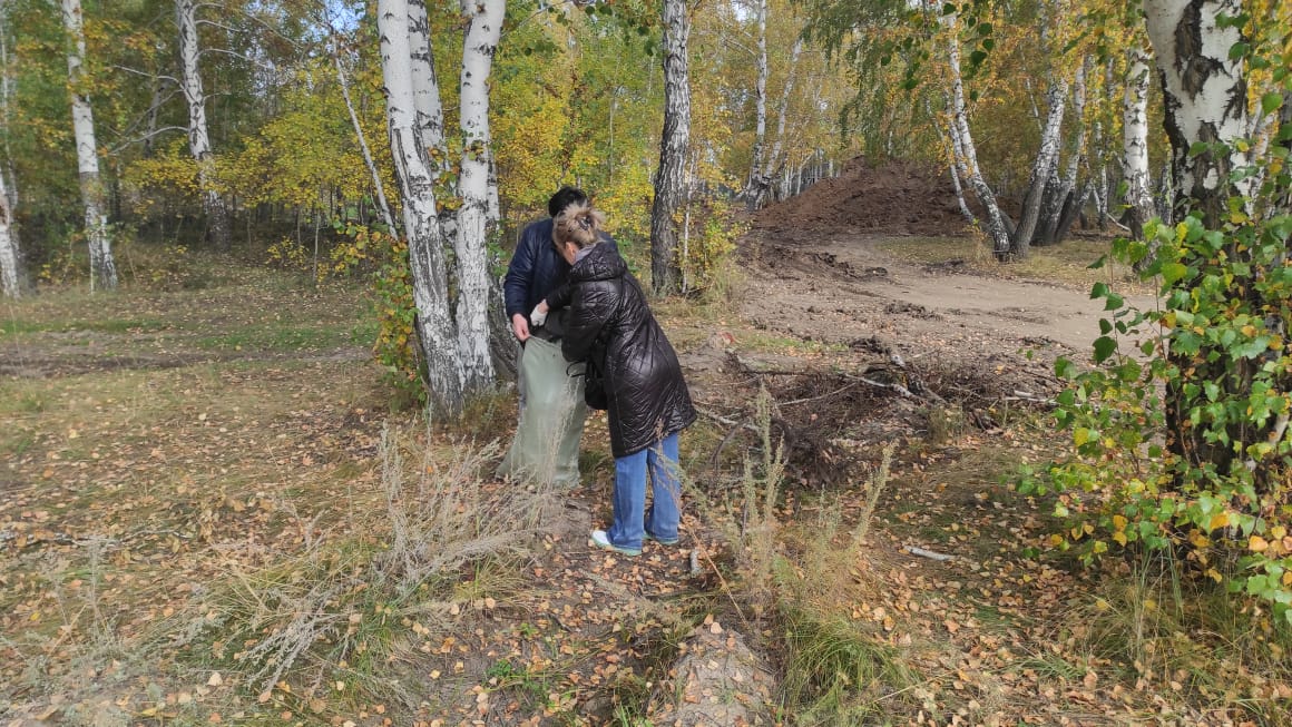 В рамках субботника экологи убрали мусор в Мещанском лесу Петропавловска