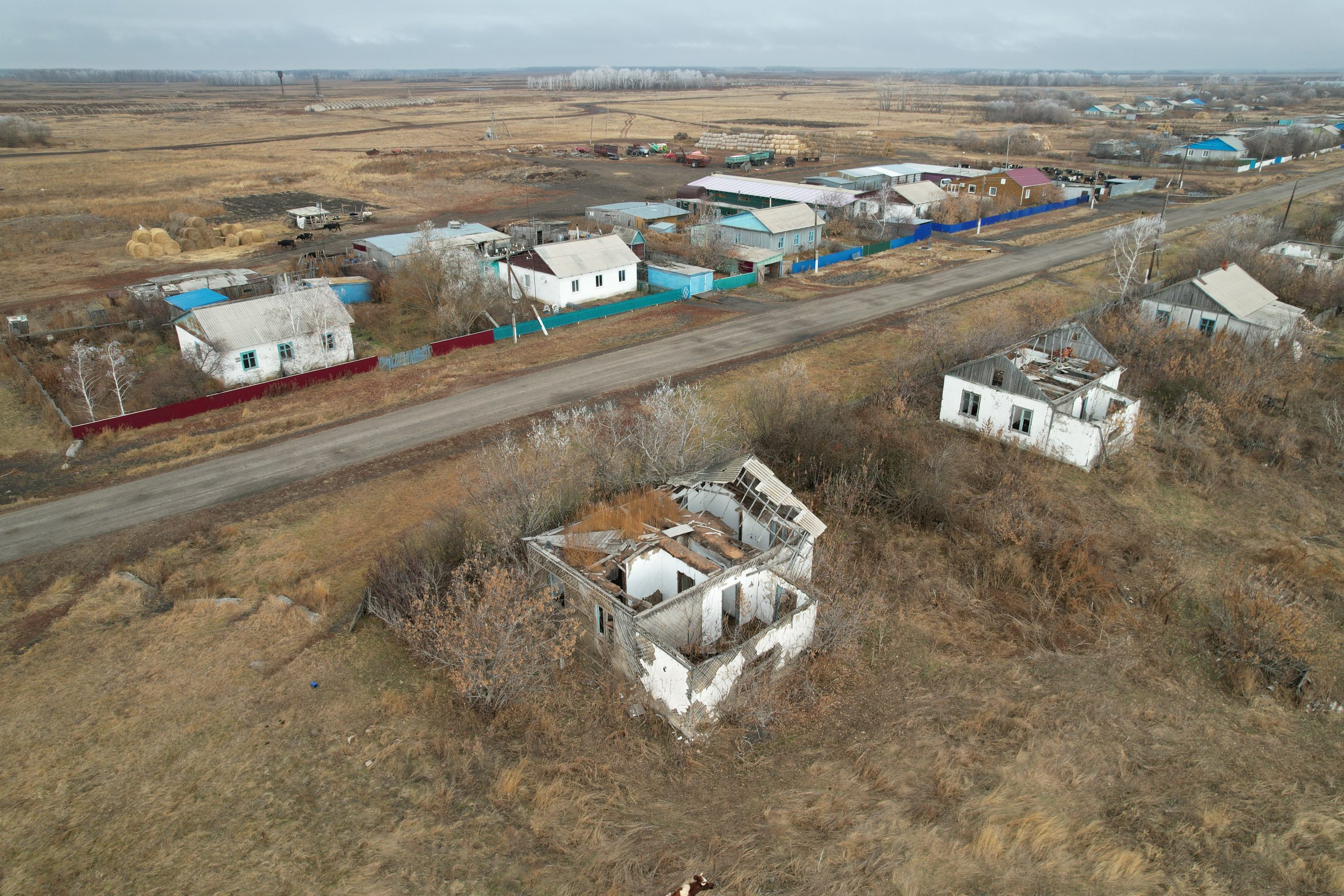 Село Путлемётовка Северо-Казахстанская область разрушененые дома, вид деревни с дрона