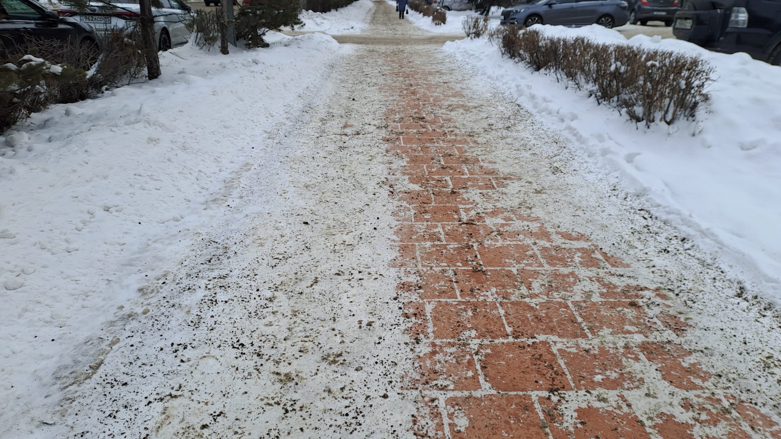 гололёд в Петропавловске, песок