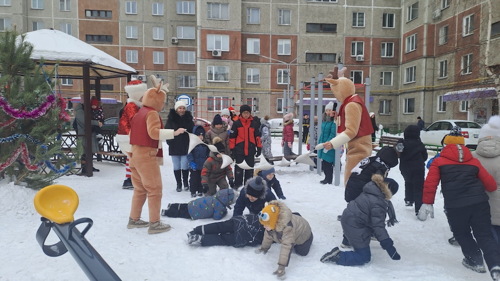 дети двор зима Новый год Жамбыла 150 Петропавловск